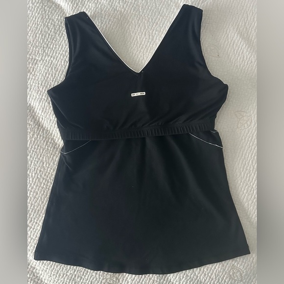 Lululemon Athletica Women’s Sleeveless Shirt - Picture 10 of 13
